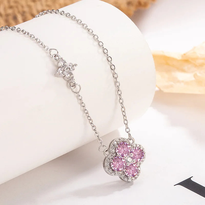 CLOVER NECKLACE